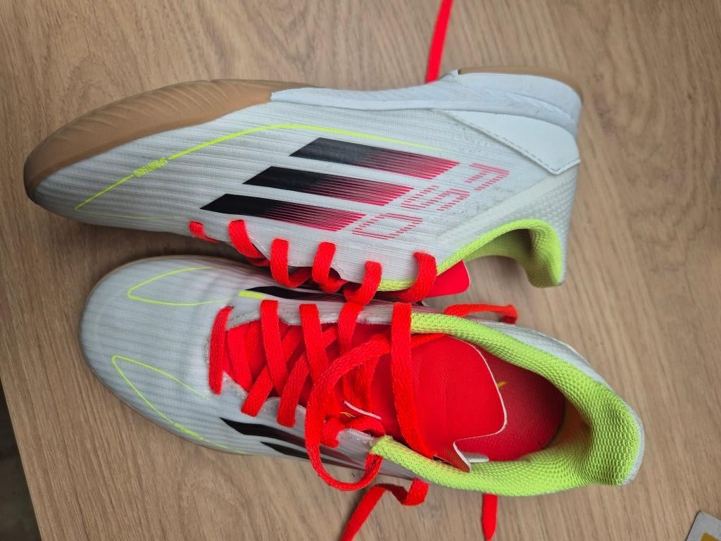 voetbalschoenen -indoor voetbalschoenen Adidas F50 maat 33,5, Sport en Fitness, Voetbal, Ophalen of Verzenden