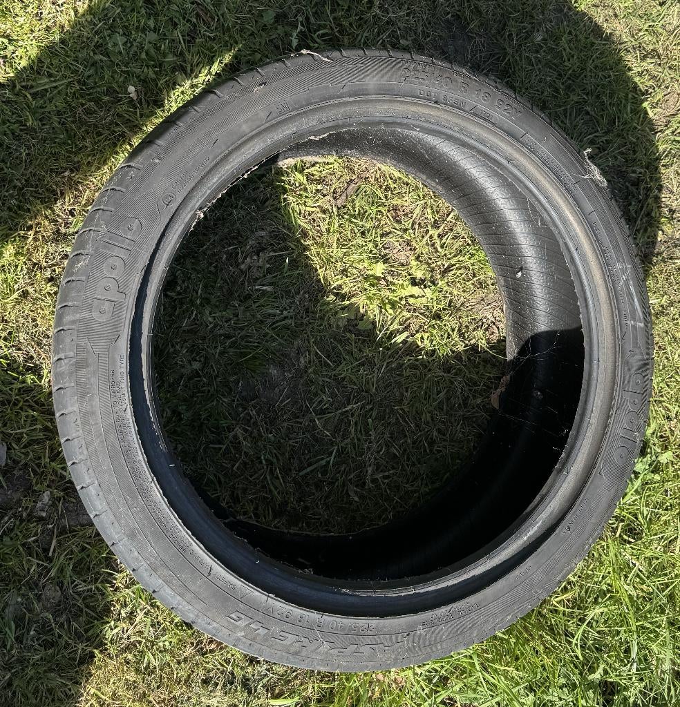 2 autobanden 225/40 R18, Autos : Pièces & Accessoires, Pneus & Jantes, Véhicule de tourisme, Pneus été, Enlèvement, Utilisé