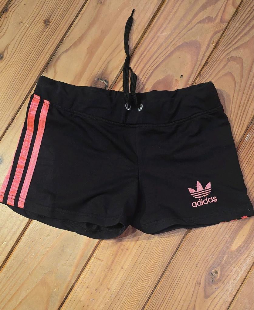 Short shortje sportshort dames Adidas aansluitend  S, Ophalen, Kort