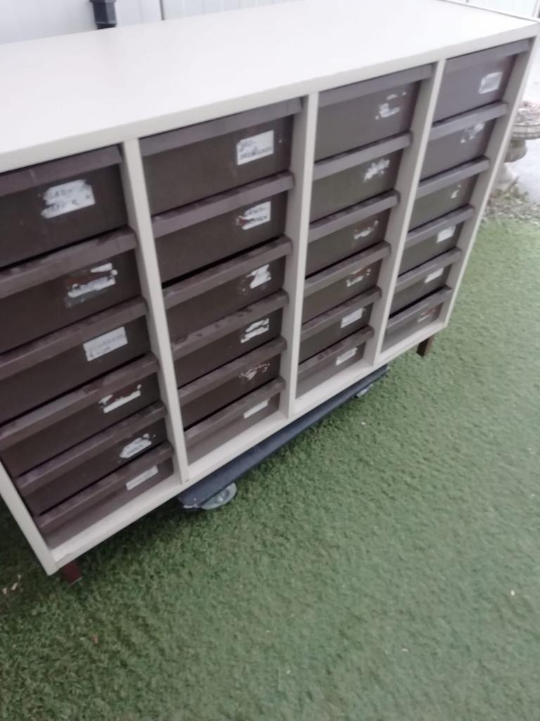 Opbergkast met lades, Computers en Software, Servers, Ophalen, Zo goed als nieuw