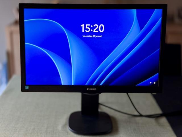 Philips 24 inch monitor, Computers en Software, Monitoren, Ophalen, Gebruikt, In hoogte verstelbaar, HDMI