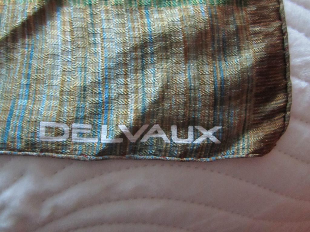 DELVAUX 100% zijdekleurige sjaal met logo, Verzenden