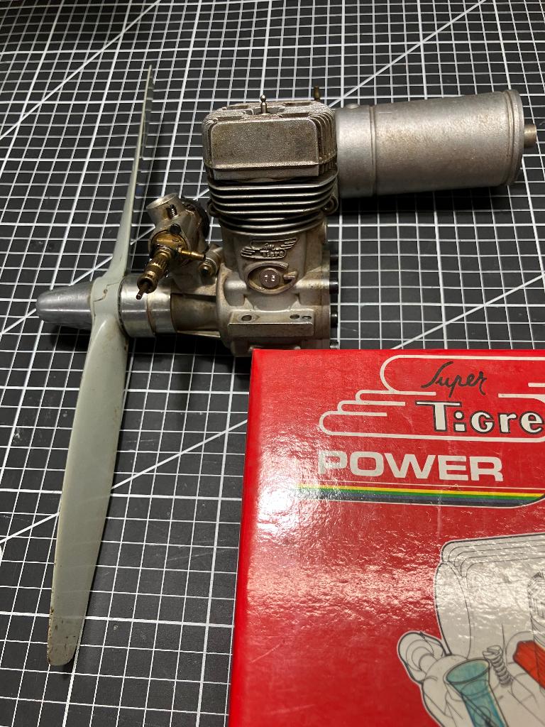 Modelbouwmotor super tiger 75 14 cc, Hobby en Vrije tijd, Modelbouw | Radiografisch | Vliegtuigen, Ophalen of Verzenden, Gebruikt