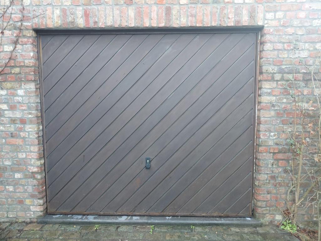 Garagepoort 2m44br x2m14h met motor en 2 afstandbedieningen