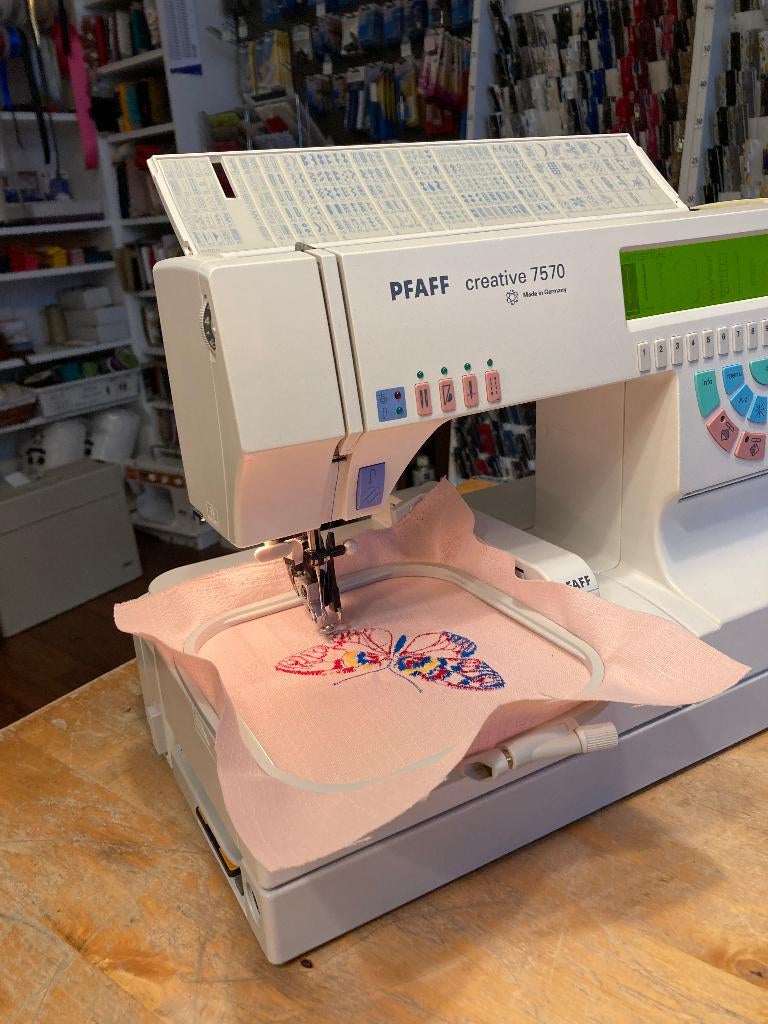 Pfaff 7570 Naai- en borduurmachine - ZEER COMPLEET, Ophalen, Gebruikt, Machineborduren, Borduurmachine