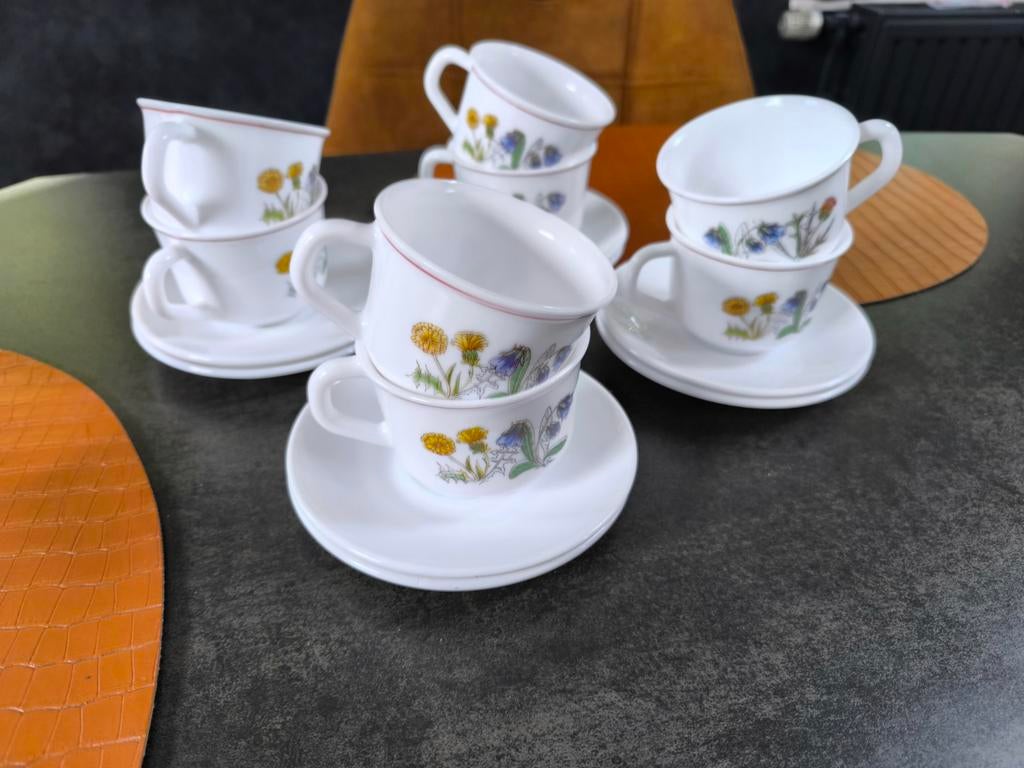 Arcopal 4 ou 8 tasses à café avec ses sous tasses Arcopal, Enlèvement ou Envoi