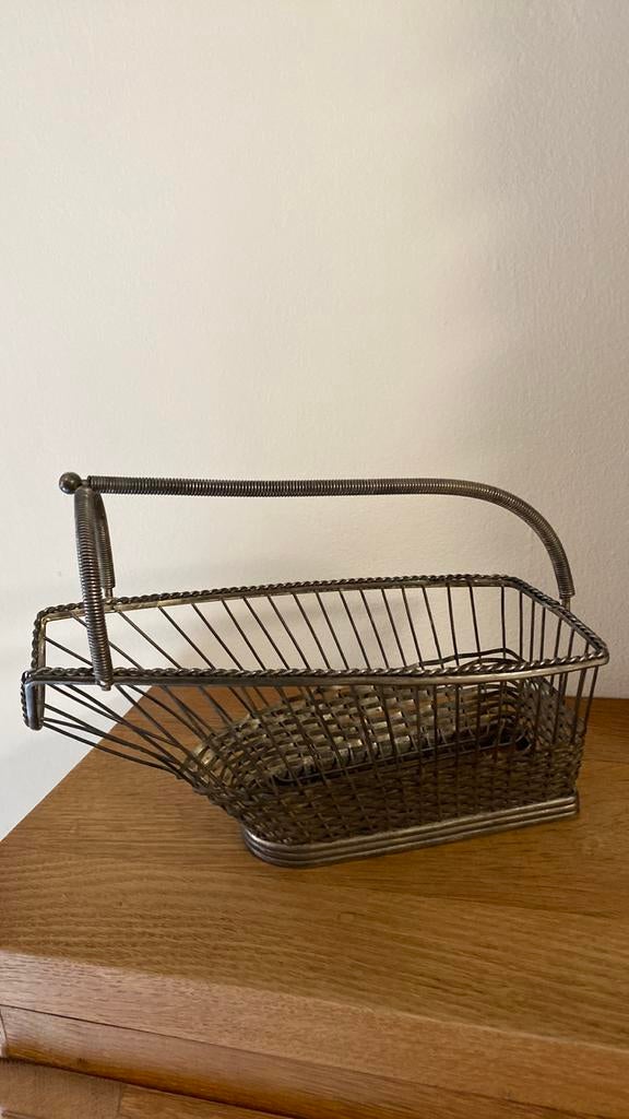 Oude metalen flessenhouder in zeer goede staat