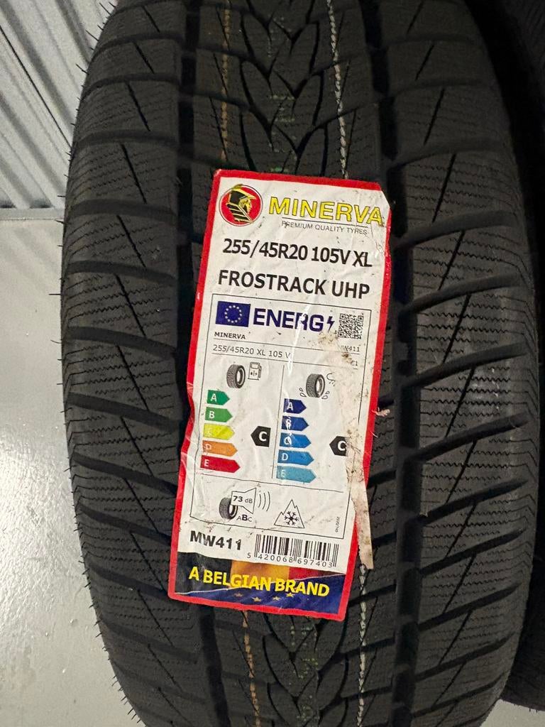 255/45 R20 105V XL MINERVA, Autos : Pièces & Accessoires, Pneus & Jantes, Neuf, 4 Saisons, Enlèvement, 225 mm