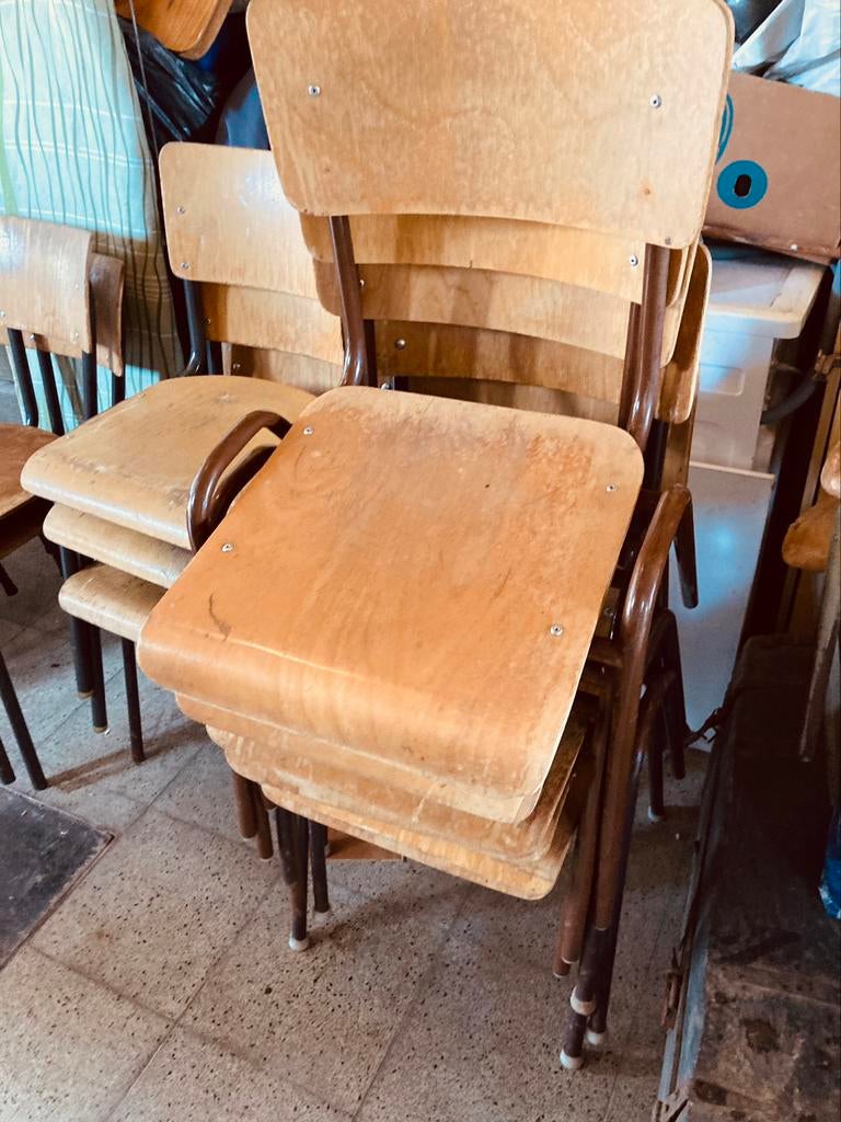 DRINGEND GEZOCHT GROOT LOT SCHOOLSTOELEN, Enlèvement ou Envoi