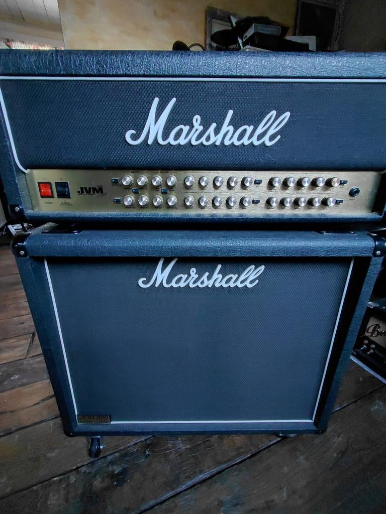 Marshall JVM 410 head en Marshall 2x12 cabinet, Musique & Instruments, Amplis | Basse & Guitare, Enlèvement