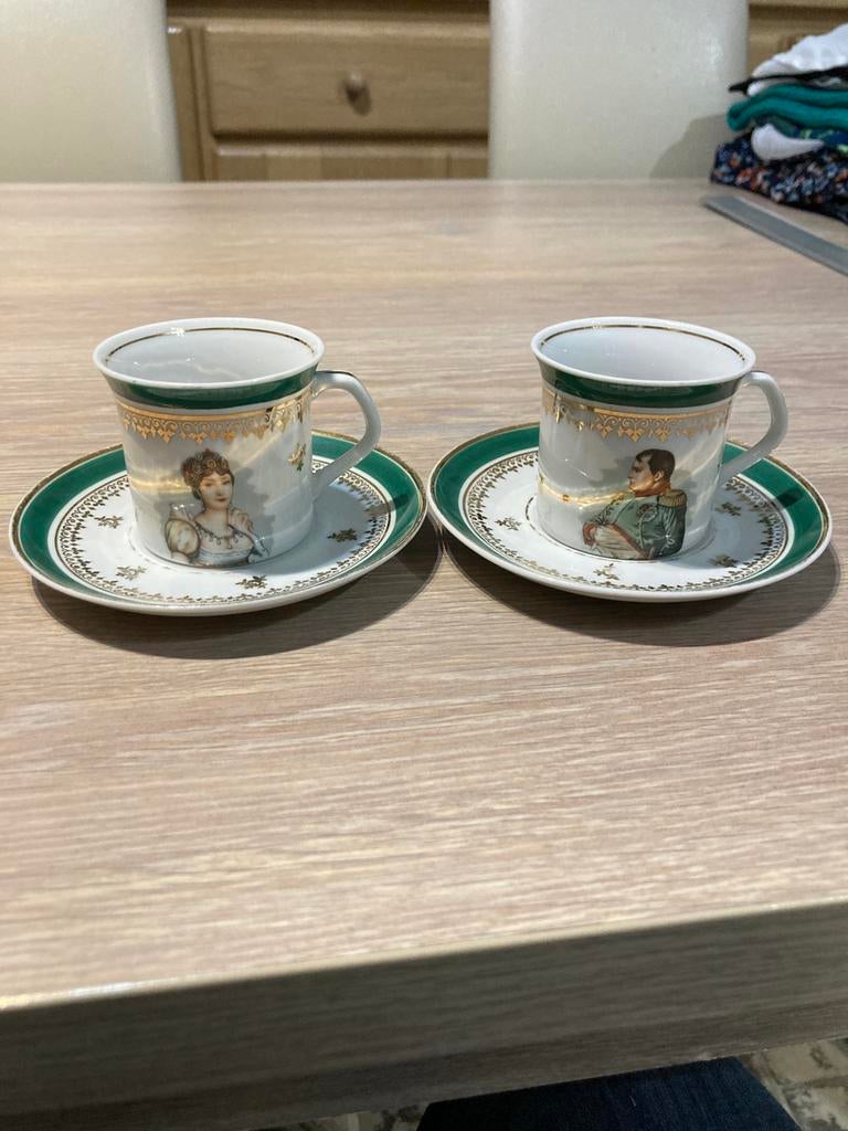 Ce sont des tasses et soucoupes à thé Napoleon & Joséphine, Antiquités & Art, Enlèvement ou Envoi