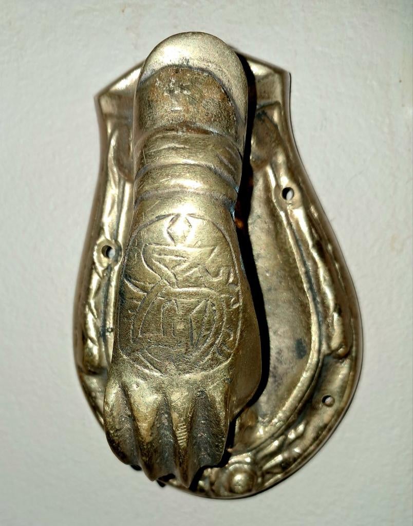 Antieke  bronzen hand,deurklopper, Enlèvement ou Envoi