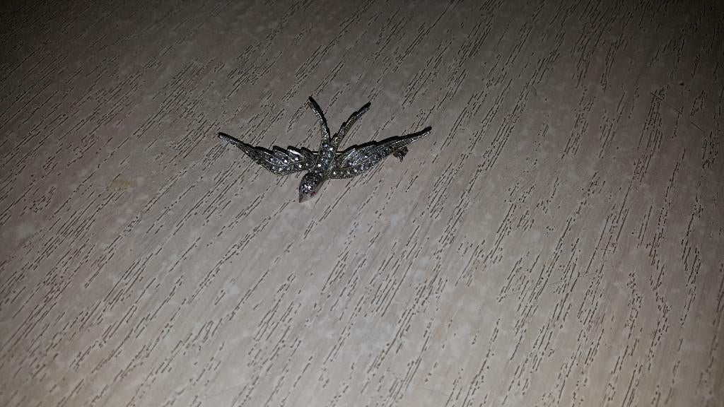 Broche Argent Marcasite Hirondelle Oiseau Strass Rouge, Rose, Enlèvement, Utilisé, Avec pierre précieuse