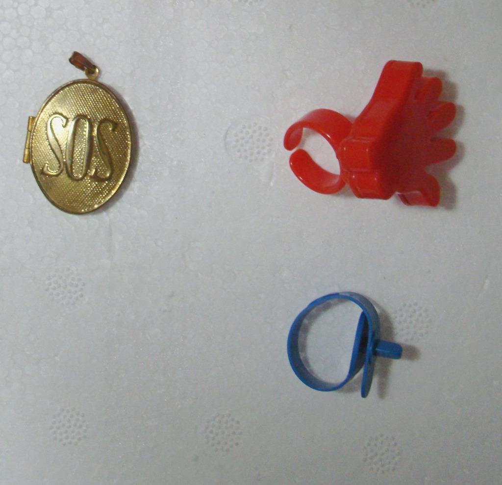 2x spion ring  ( stempel + injectiepen ) + SOS hanger, Ophalen, Zo goed als nieuw, Jongen of Meisje