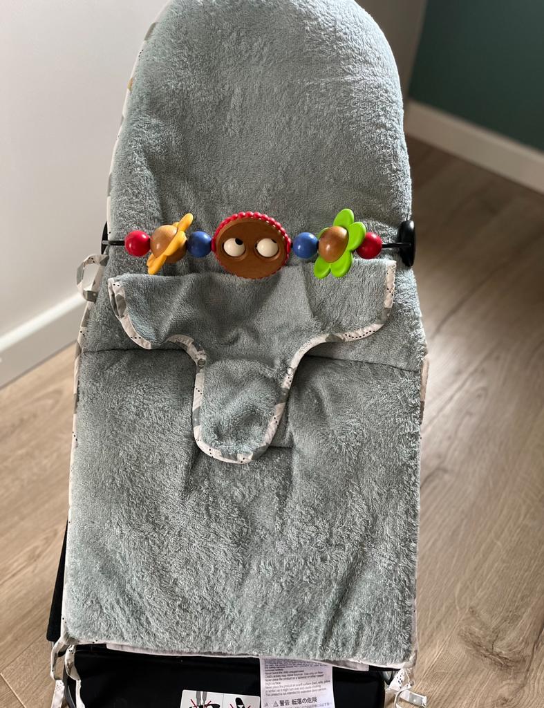 Mooie Wipstoel BabyBjorn + zachte hoes + speelboog, Kinderen en Baby's, Wipstoeltjes, Ophalen, Zo goed als nieuw, Wipstoel