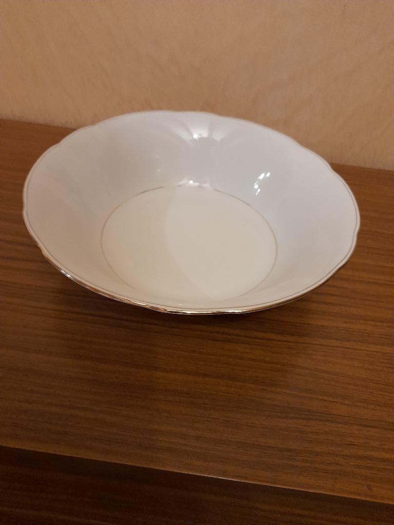 Plat profond en porcelaine Ćmielów Made Pologne, comme neuf, Ophalen