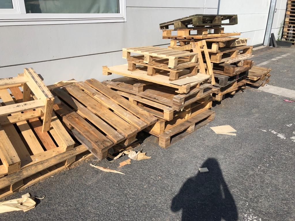 Gratis kapotte paletten, Enlèvement