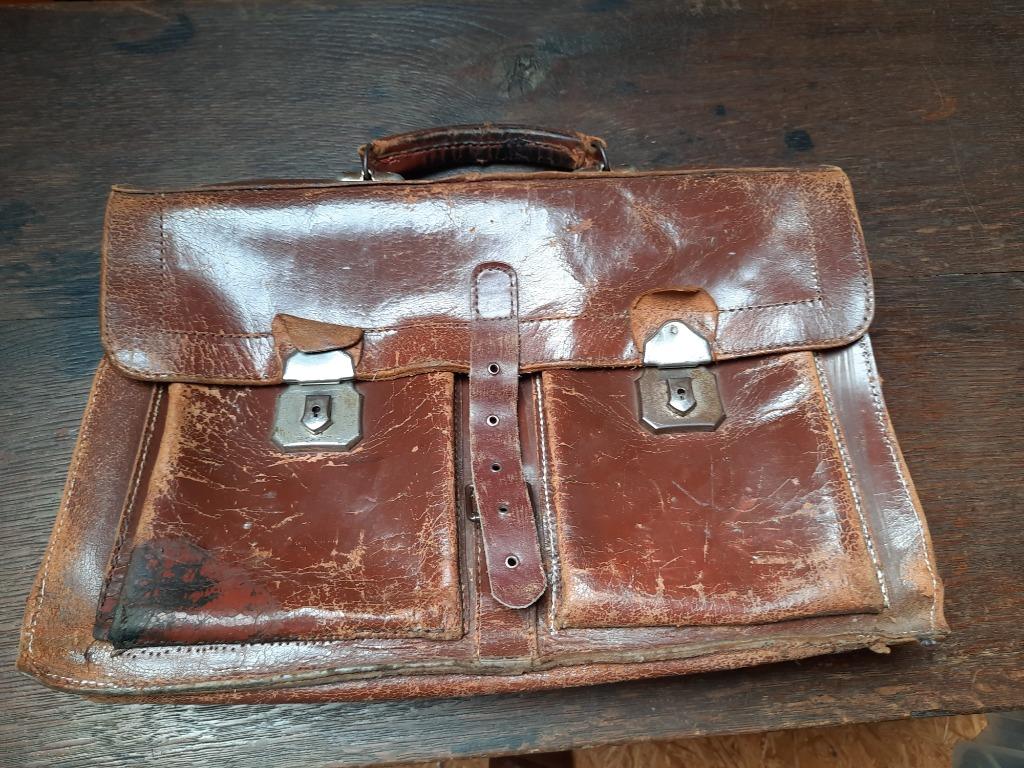 Cartable en cuire ancien année 70, Moins de 30 cm, Cuir, Brun, Enlèvement