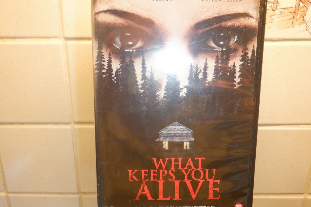 DVD What Keeps You Alive., CD & DVD, DVD | Horreur, À partir de 16 ans, Envoi, Comme neuf, Gore