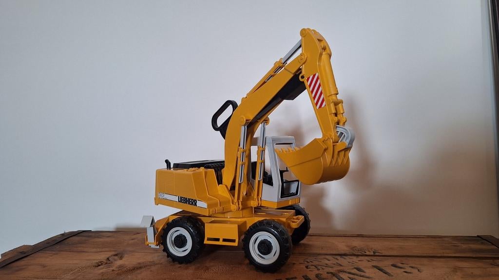 Liebherr graafmachine, Hobby en Vrije tijd, Modelauto's | 1:32, Ophalen