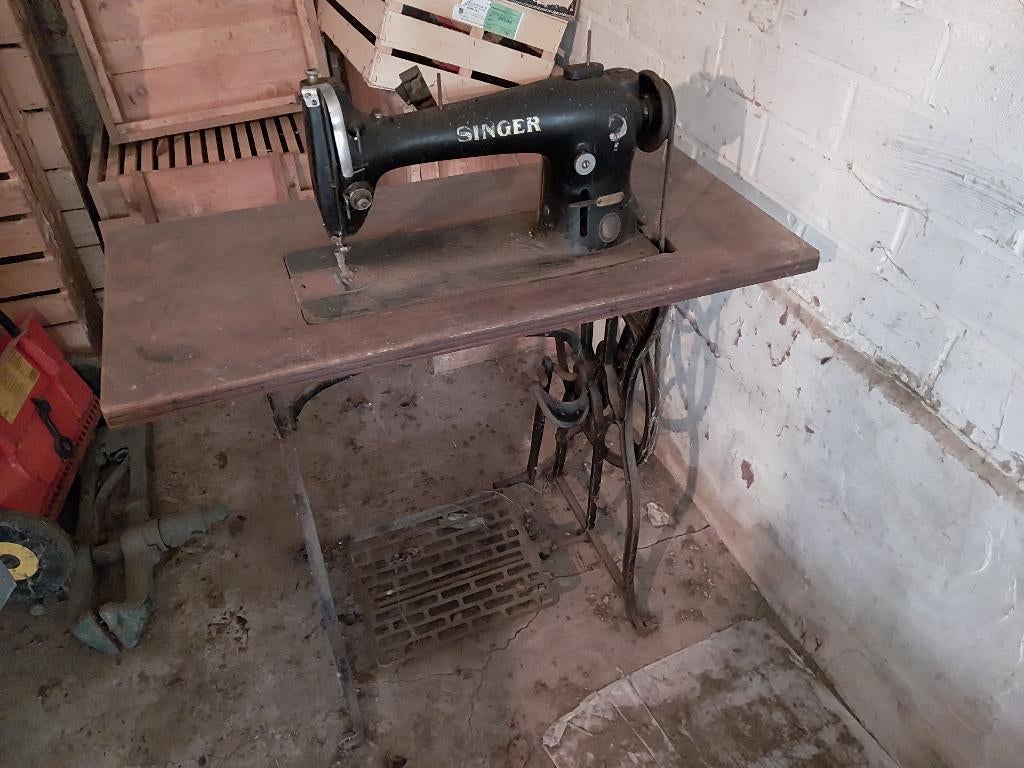 Oude singer naaimachine, Enlèvement