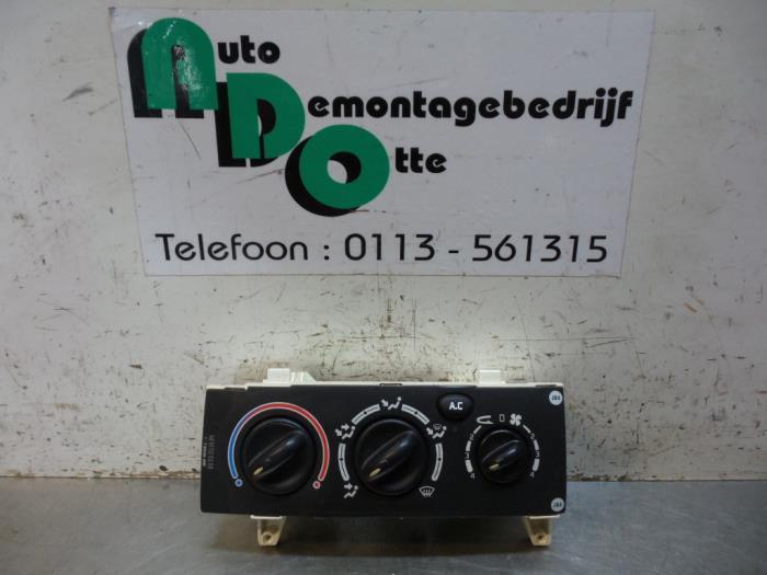 Panneau de commandes chauffage d'un Renault Scenic (Scenic 9, Autos : Pièces & Accessoires, Renault, -, Utilisé, -