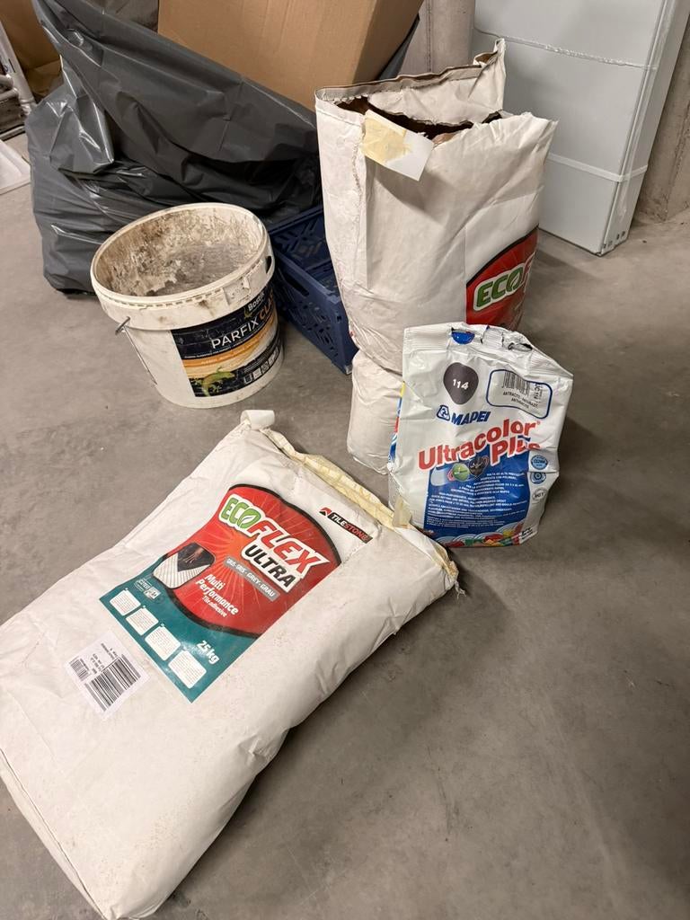 Gratis vloerlijm 1,5zak  en voegsel, Ophalen of Verzenden