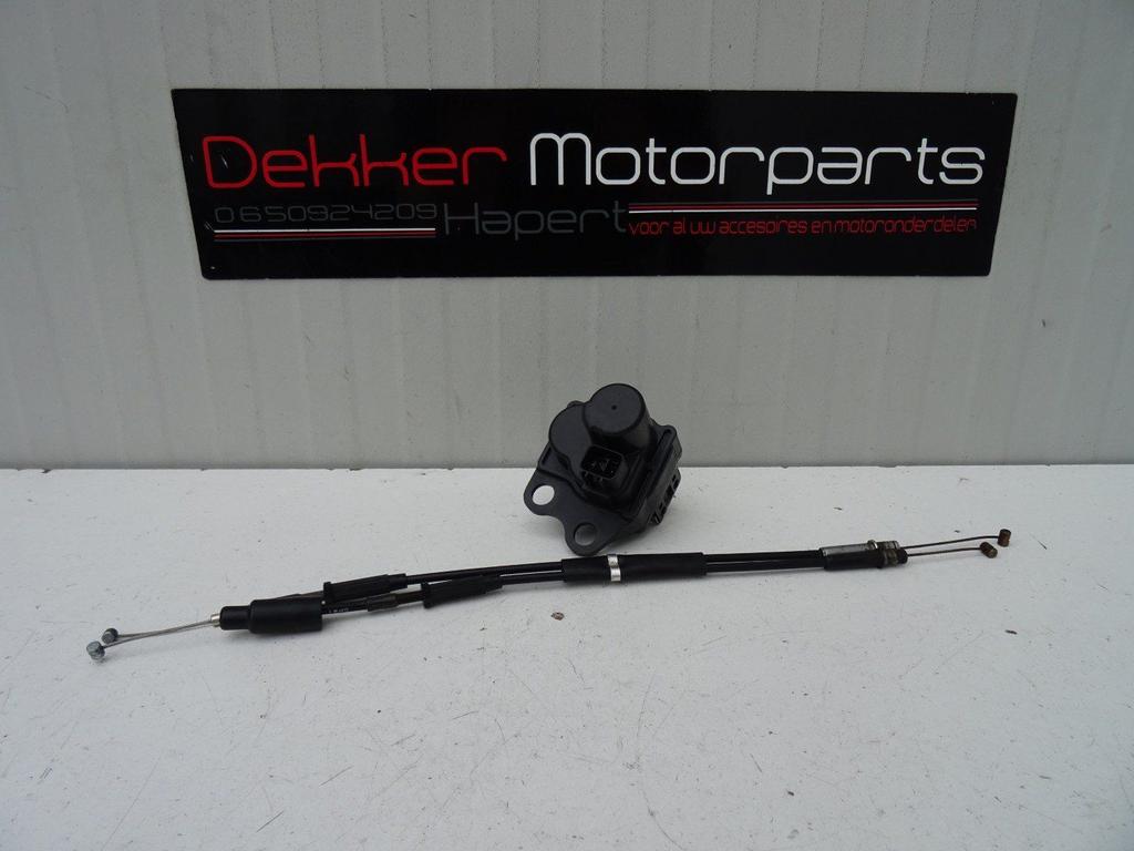 Servomotor + Kabels / Exup klep Yamaha YZF R1 2002-2003 RN09, Gebruikt, -, -, Ophalen of Verzenden