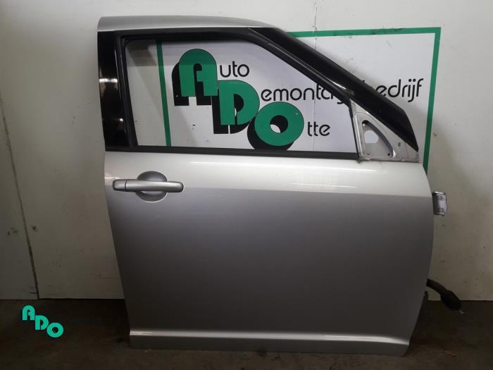 Portière 4portes avant droite d'un Suzuki Swift (Swift 05-), Autos : Pièces & Accessoires, Carrosserie & Tôlerie, Porte, Suzuki