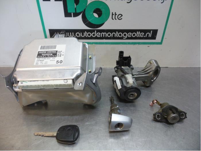 Serrure de contact + ordinateur d'un Toyota Corolla (Corolla, -, 3 mois de garantie, Toyota, Utilisé