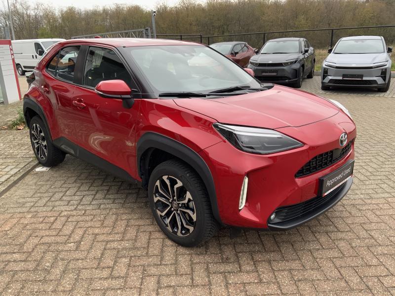 Toyota Yaris Cross Dynamic Plus+ comfort Pack, Autos, Toyota, Rouge, Achat, Autres carburants, 5 portes