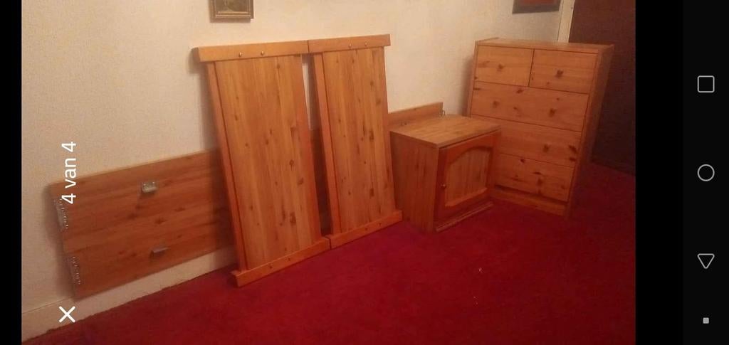 Houten bed met bijhorend nachtkastje, Huis en Inrichting, Ophalen
