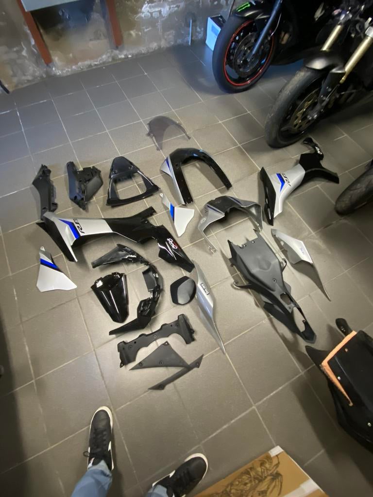 Yamaha r1m avdb kuipset, Motoren, Ophalen