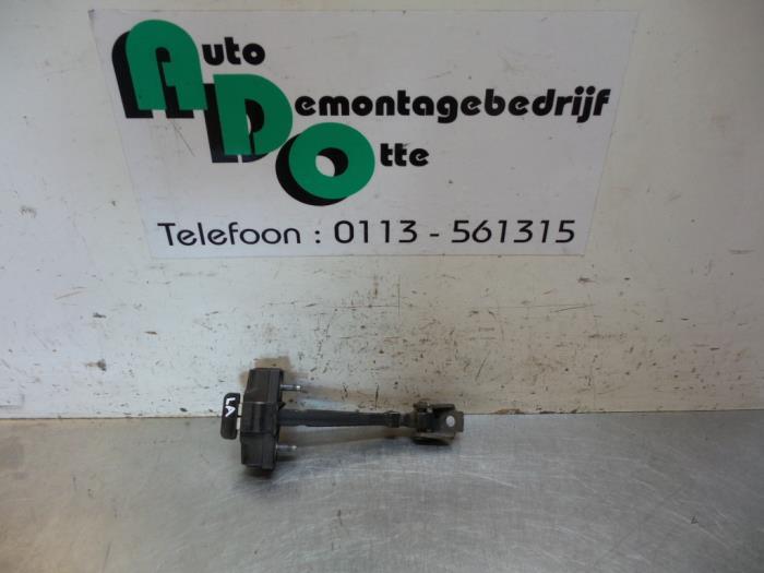 Butée 4portes arrière gauche d'un Renault Clio (Clio 4 12-, Renault, -, 3 mois de garantie, Utilisé