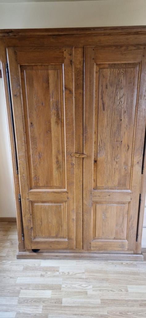 Garde robe 2 portes bois massif, Comme neuf, 100 à 150 cm, Chêne, Avec tablette(s)