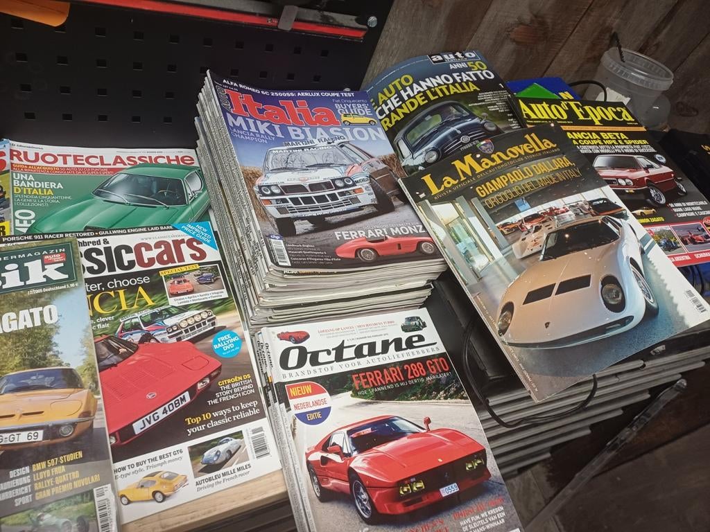 Doos vol automagazines en boeken, Ophalen, Ferrari