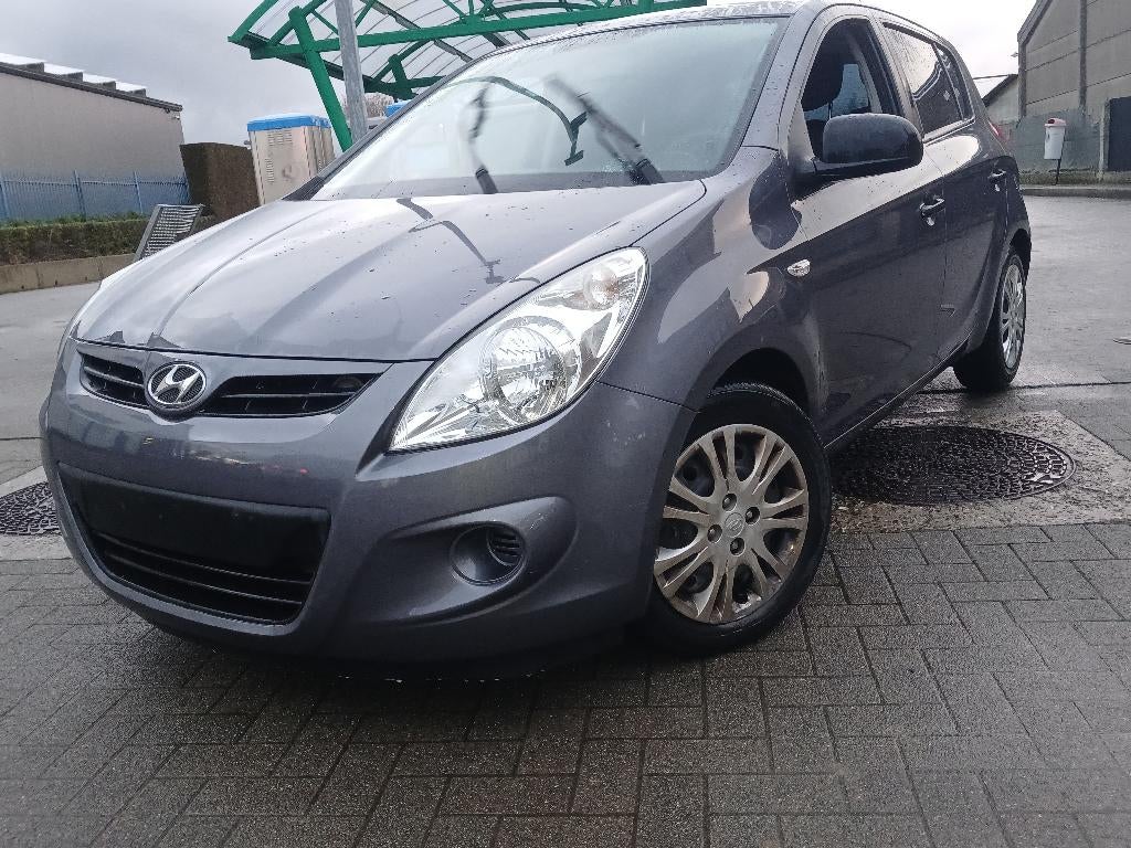HYUNDAI I20/1600cc DIESEL/130.000KM/GEKEURD/GARANTIE, Auto's, Hyundai, Euro 5, Parkeersensor, Bedrijf, Zilver of Grijs