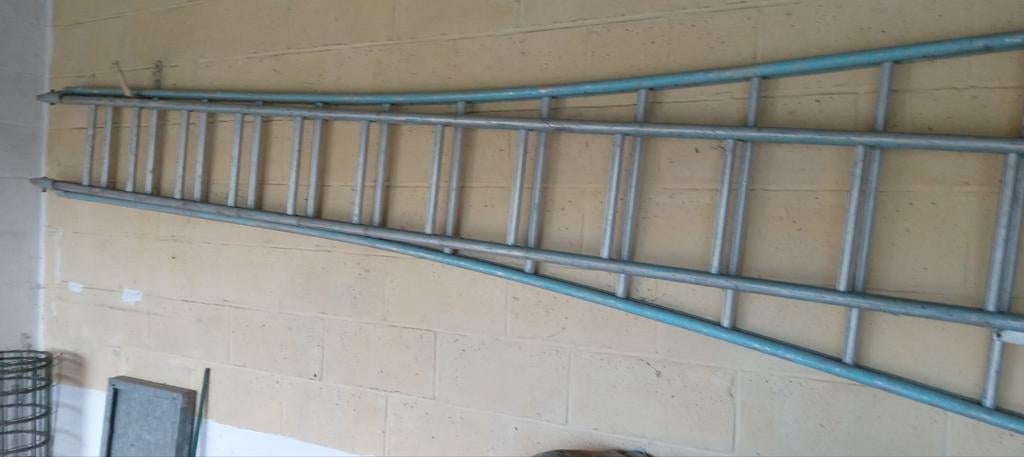 Échelle double 3m 75cm professionnel à vendre, Bricolage & Construction, Échelle