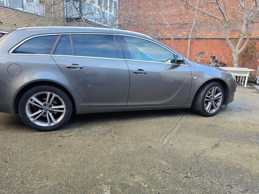 Opel insignia sport tourer 2017! Euro 6b Diesel 1.6, Auto's, Navigatiesysteem, Leder, 5 deurs, Particulier