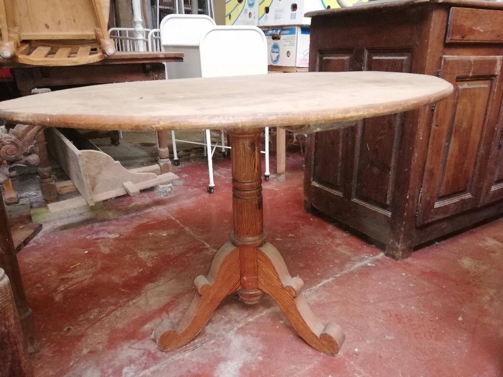 guéridon en pin, Enlèvement