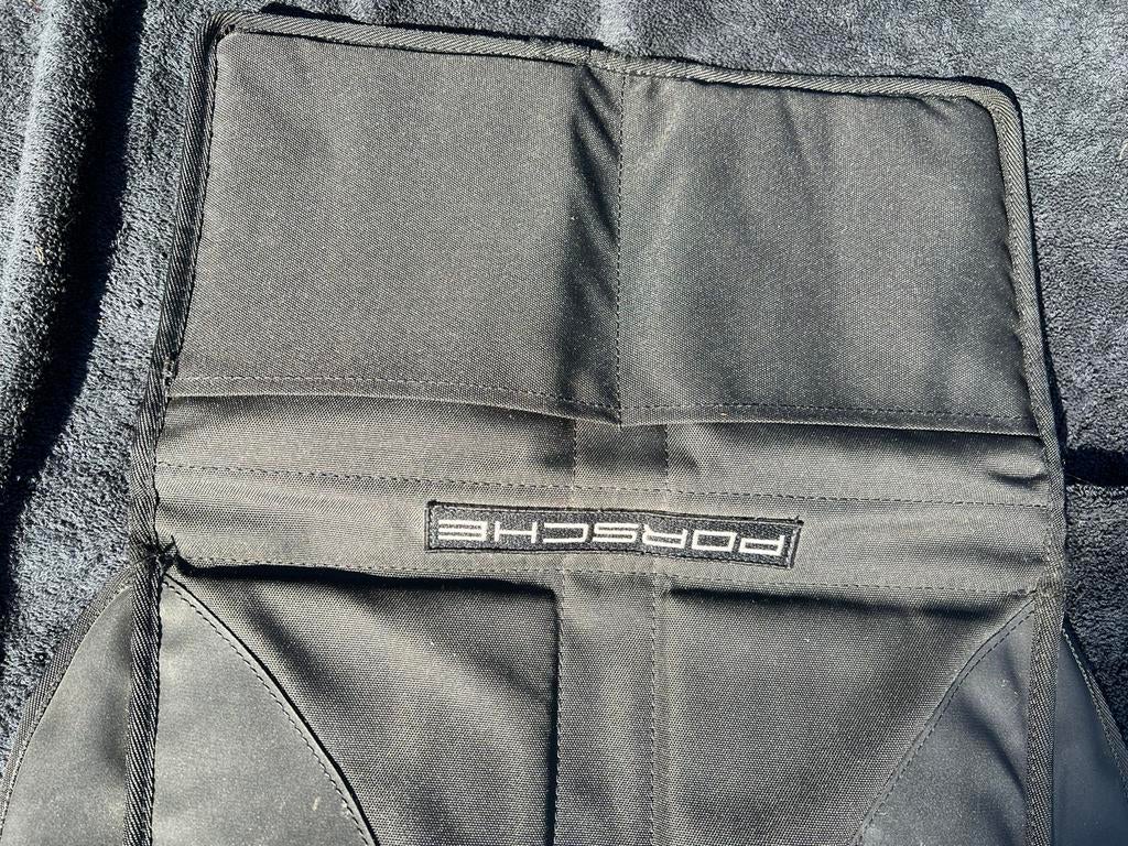 Porshe - tapis incrusté sous le siège auto, Enlèvement ou Envoi, Utilisé