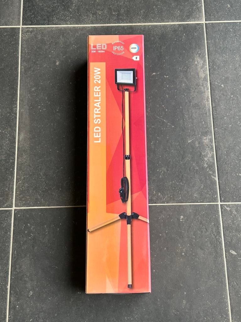 Prolight LED straler op statief 20W 1700lm waterbestendig, Minder dan 50 watt, Ophalen of Verzenden, Lamp met armatuur, Nieuw