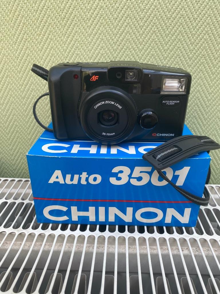 Appareil photo compact Chinon Auto 3501 zoom 35mm avec étui, TV, Hi-fi & Vidéo, Appareils photo analogiques, Comme neuf, Compact