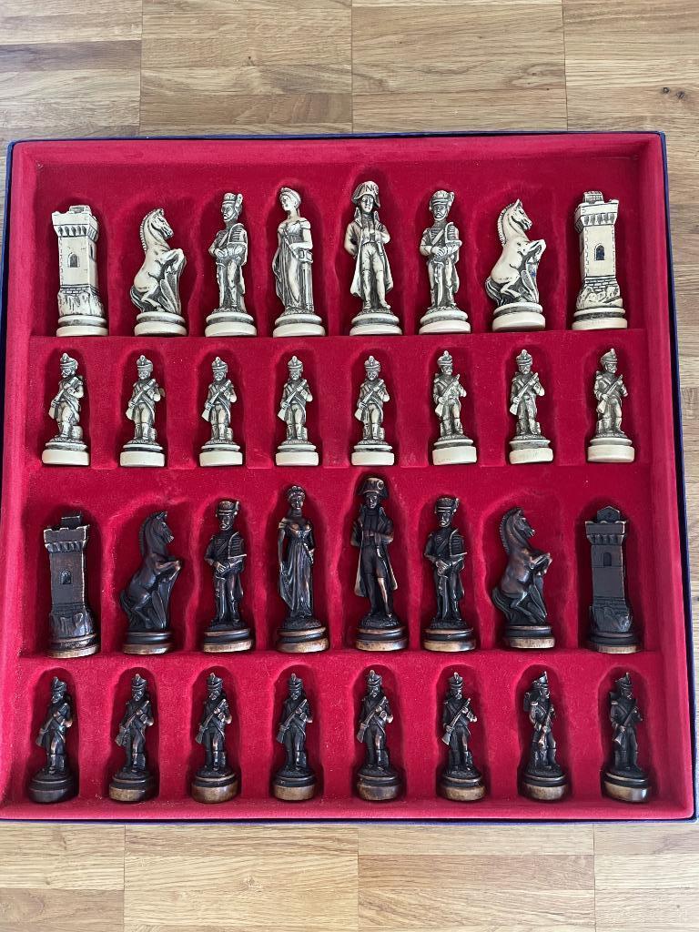 Jeu d'échecs de collection en os d'animaux, 1 ou 2 joueurs, Enlèvement, Comme neuf