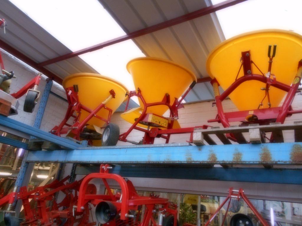 Mestofstrooiers uit stock leverbaar, Enlèvement, Neuf