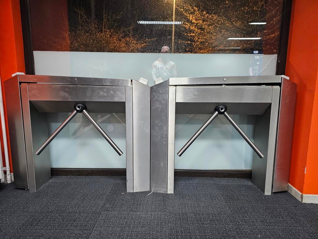 Tourniquets / Doorgangspoorten, Ophalen