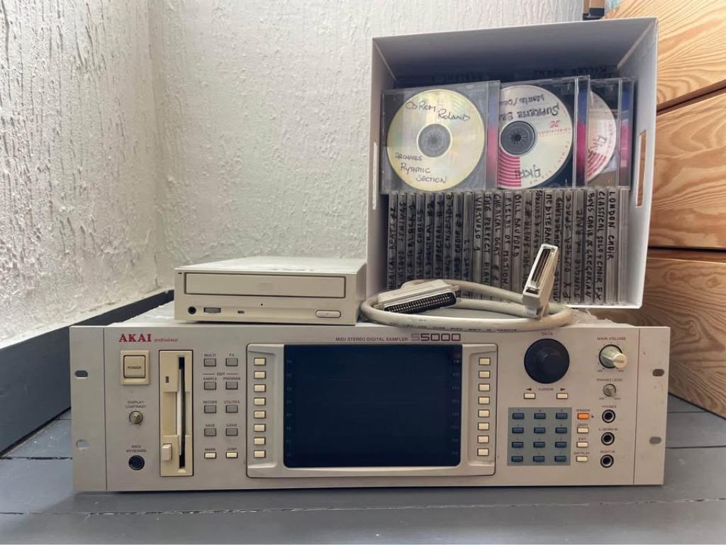 Akai s5000 + SCSI cd rom drive + 100 cd, Ophalen, Gebruikt