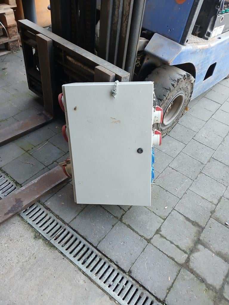 Werfkast zonder kwh teller, Ophalen, Stopcontact