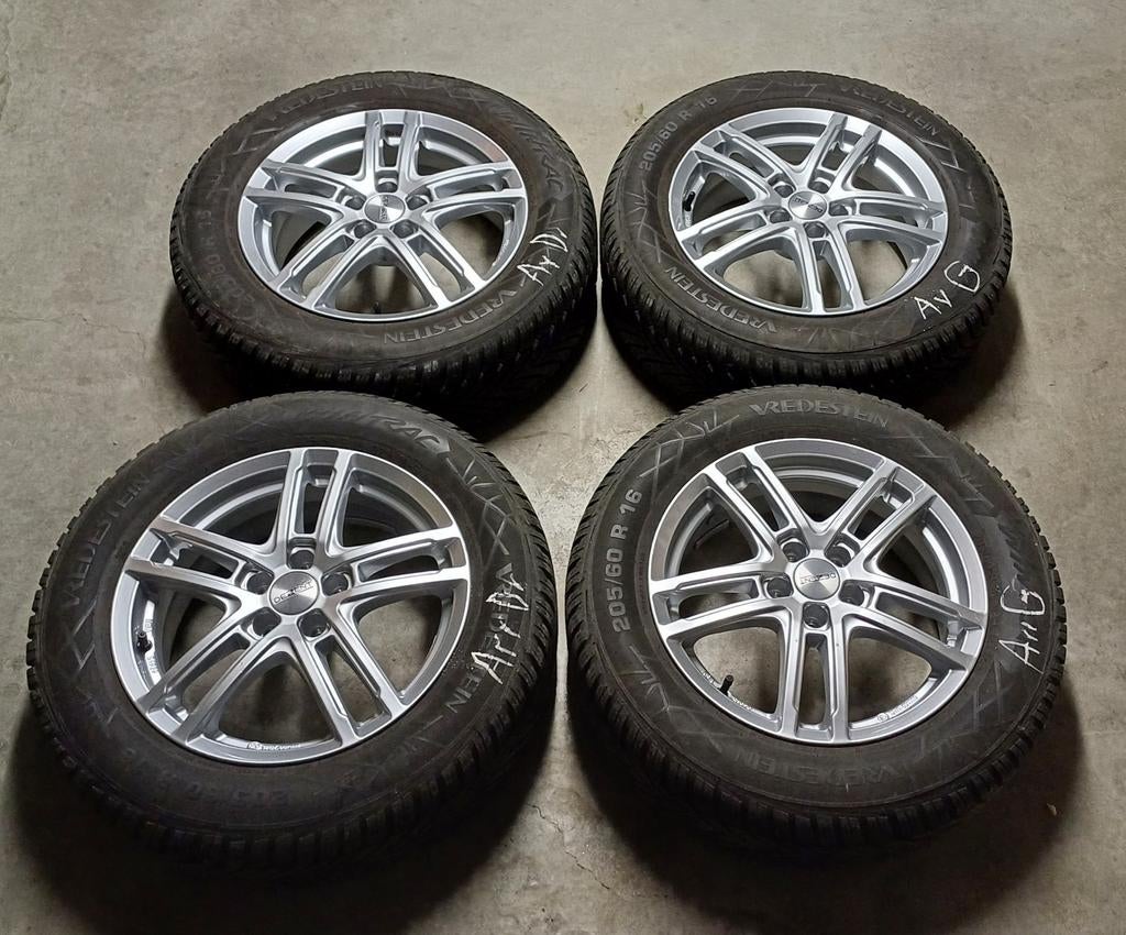 Kit de pneus hiver sur jantes aluminium 205 60 R16, Pneus et Jantes, Pneus hiver, 16 pouces, Véhicule de tourisme