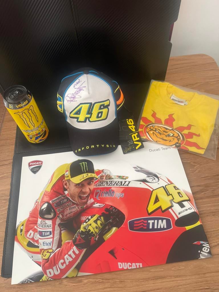 Casquette Originale dédicassée  Valentino Rossi + Bonus, Collections, Marques automobiles, Motos & Formules 1, Enlèvement